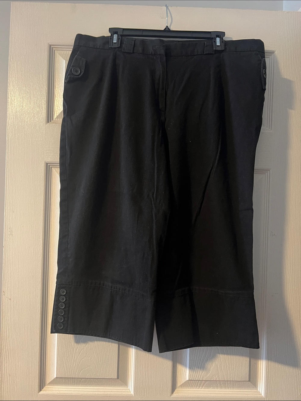 Ladies Black Stretch Casual Capris